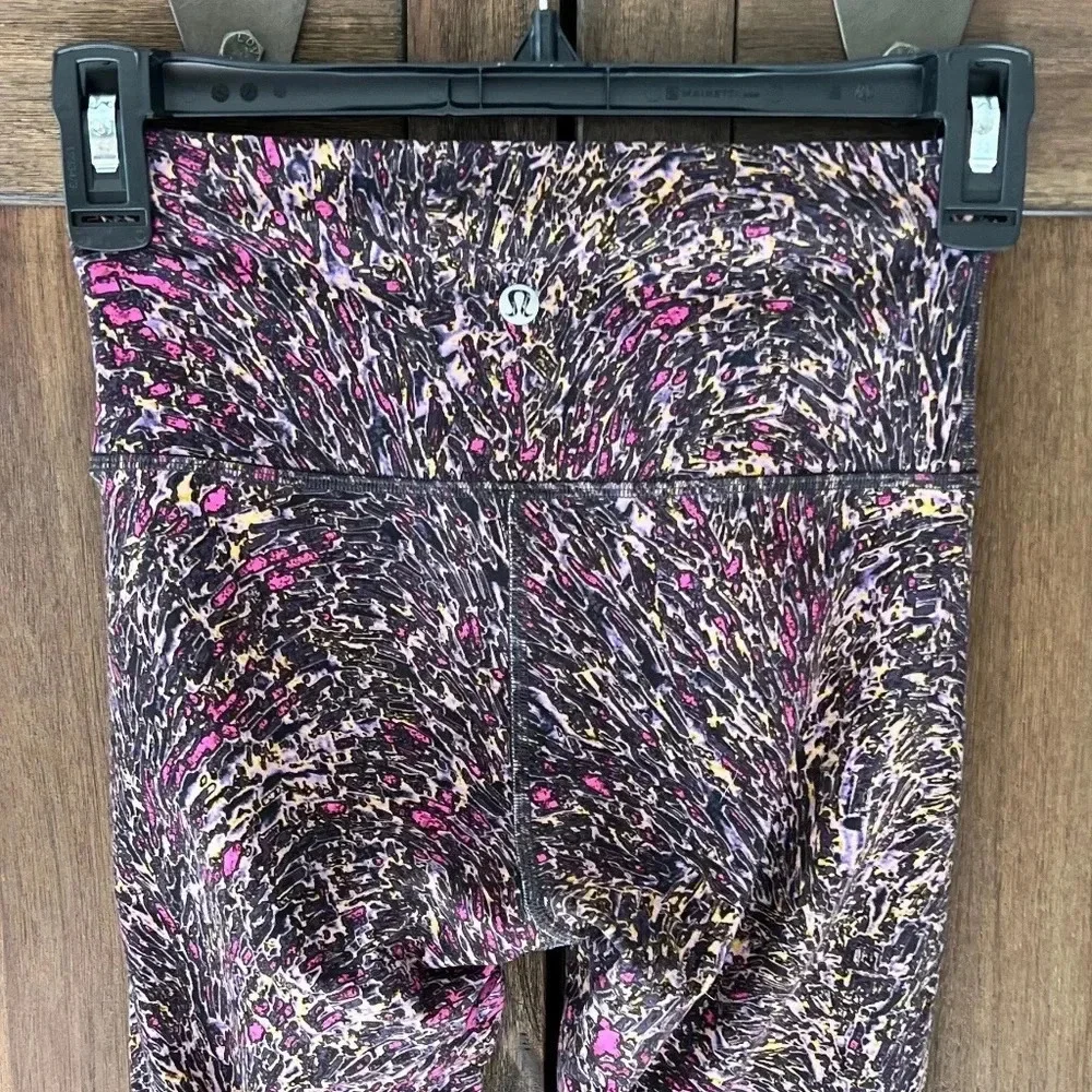 Lululemon Invigorate Cropped Tight 23